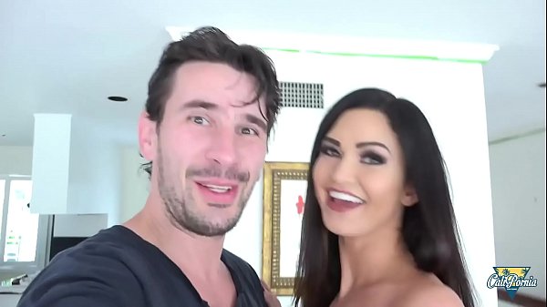 Kendall Karson une bombe atomique américaine baisée par tous les trous